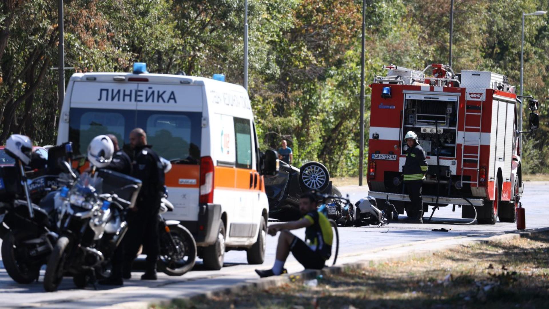 Eismo įvykio vieta — greitoji pagalba, ugniagesiai ir policija