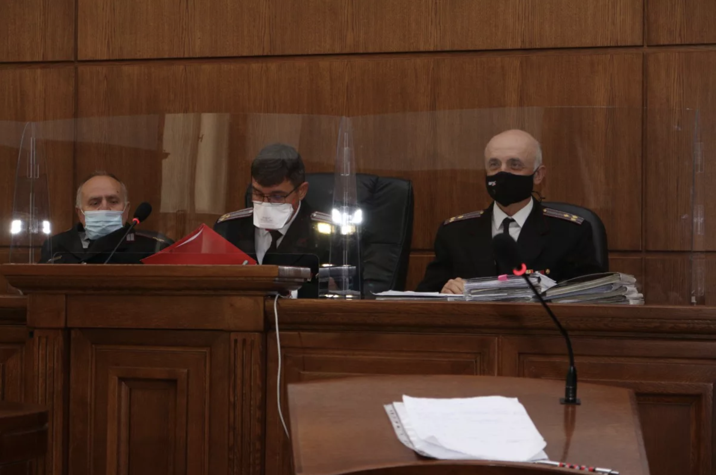 Karo teismas — teisėjai ir prokuroras posėdyje